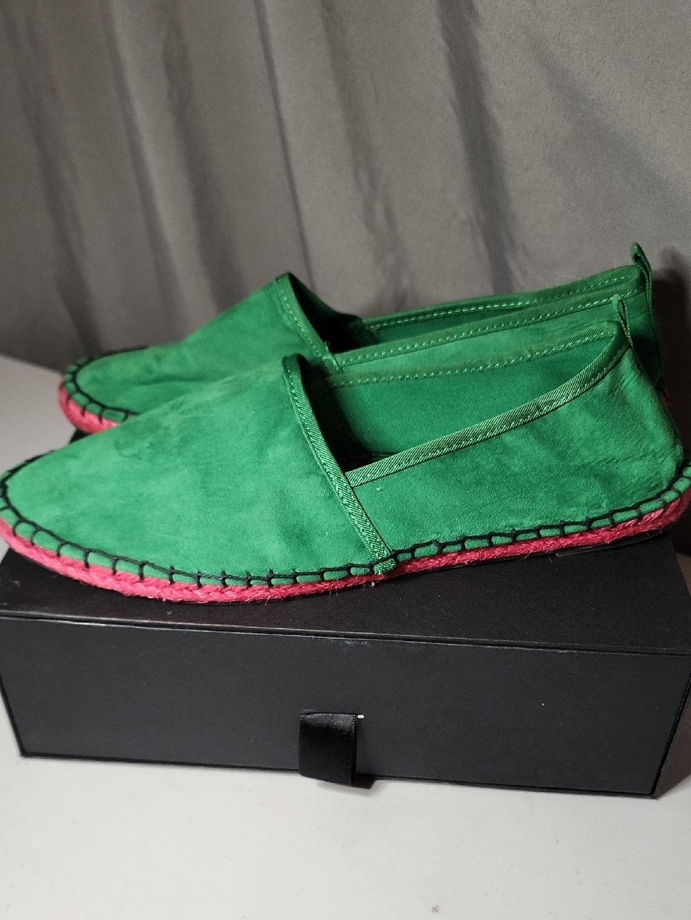 Zara Green Slip-On Flats with Pink Trim